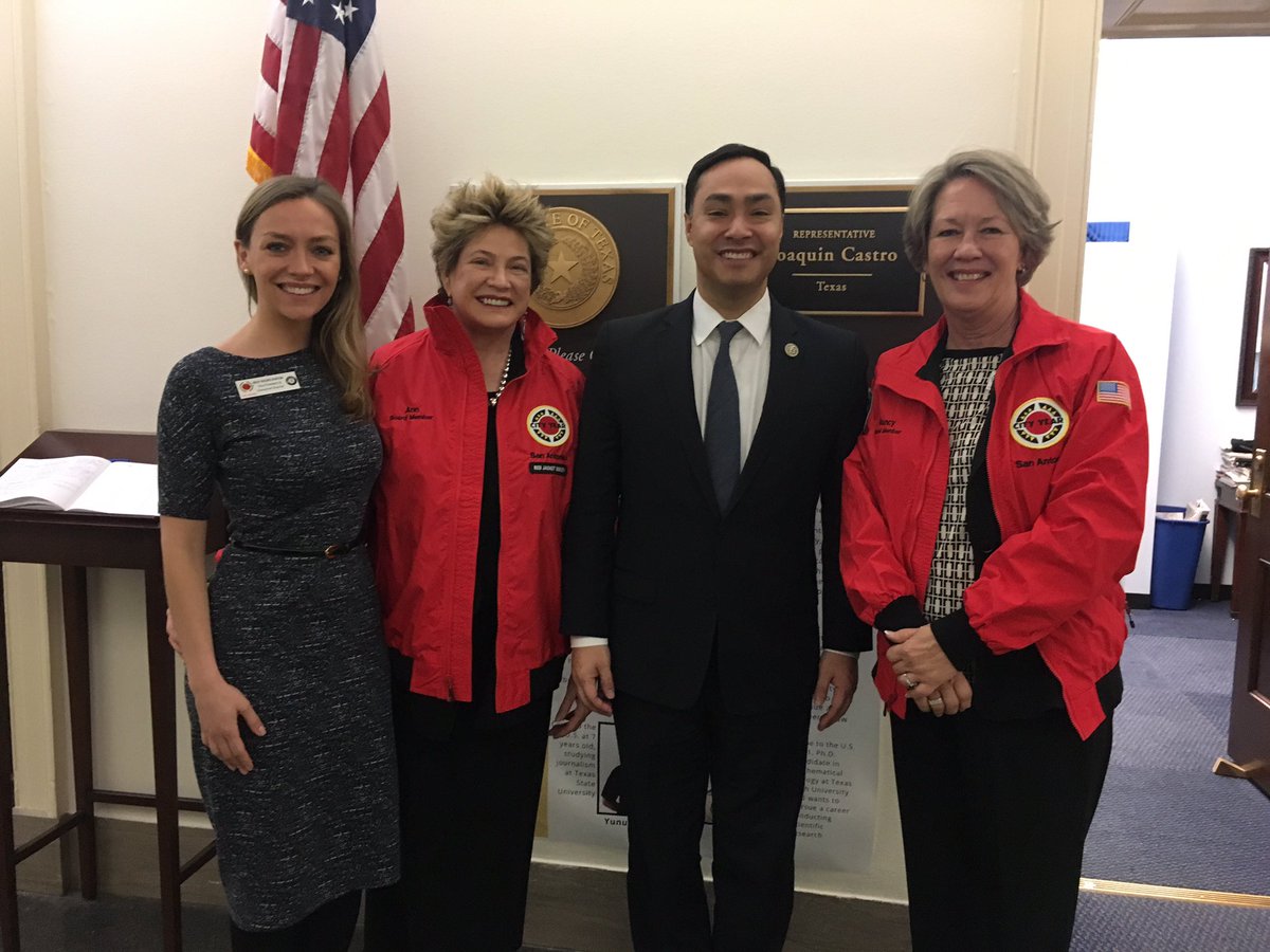kelhugs's tweet image. Great spending the morning with @JoaquinCastrotx who supports @NationalService and @CityYear @AmeriCorps members. #Stand4Service #cyinvests