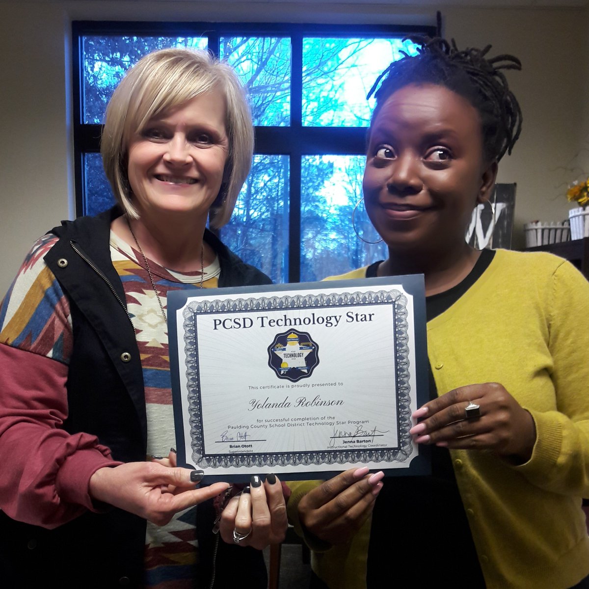 jbartonPCSD's tweet photo. Congratulations to our new #PCSDTechStar Yolanda Robinson from Jones Middle School! She uses #edtech to #EngageInspirePrepare https://t.co/gSaXTs3P3A