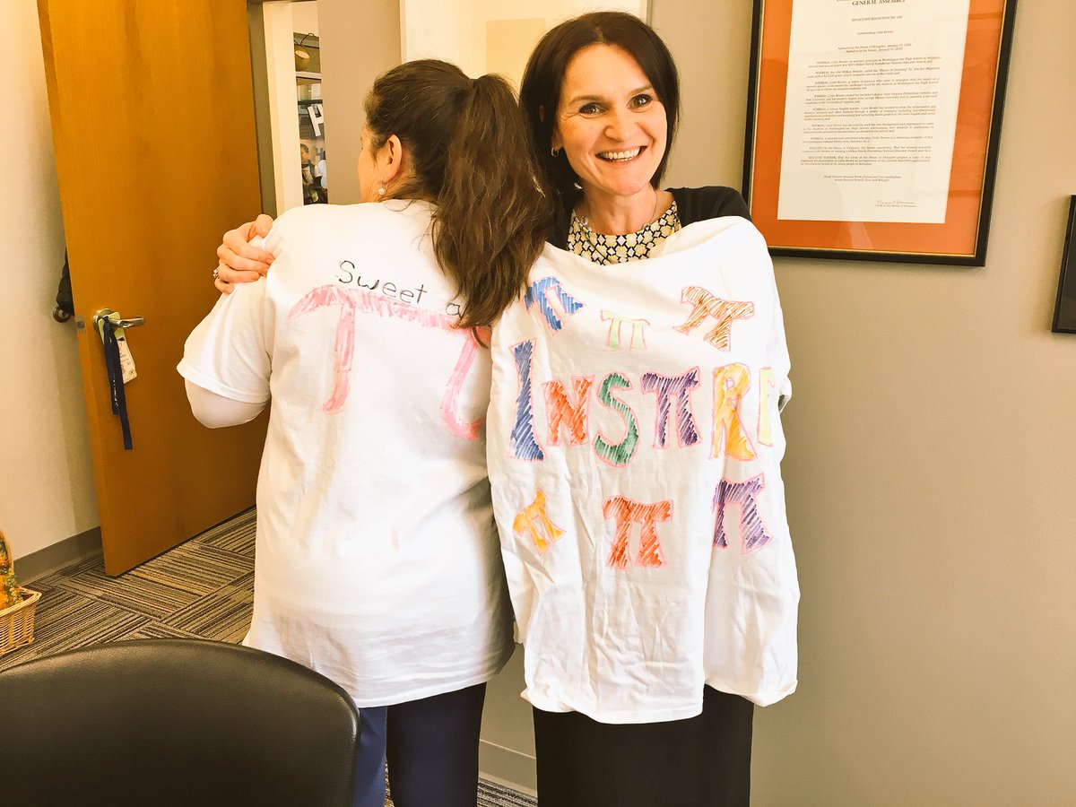 chbrowncardelem's tweet photo. Pi Day fashion @APSMcKCardinals is always pretty hip...π³ππ€ @APSMath #APSLovesPi https://t.co/Y5TjPqc7fh