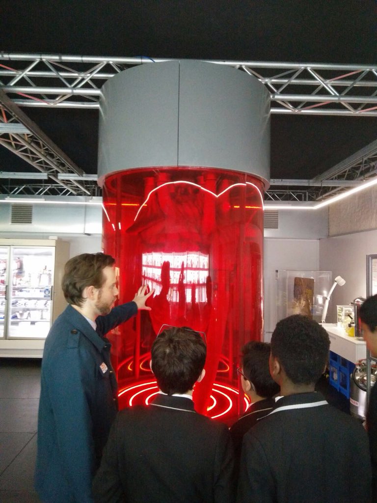 ErnestBevin_Sci's tweet photo. The year 8’s went on a time travelling adventure @DinosInTheWild and were amazed @ErnestBevinColl #BSW2018 #DinoScienceWeek https://t.co/3g9iHD9QKU