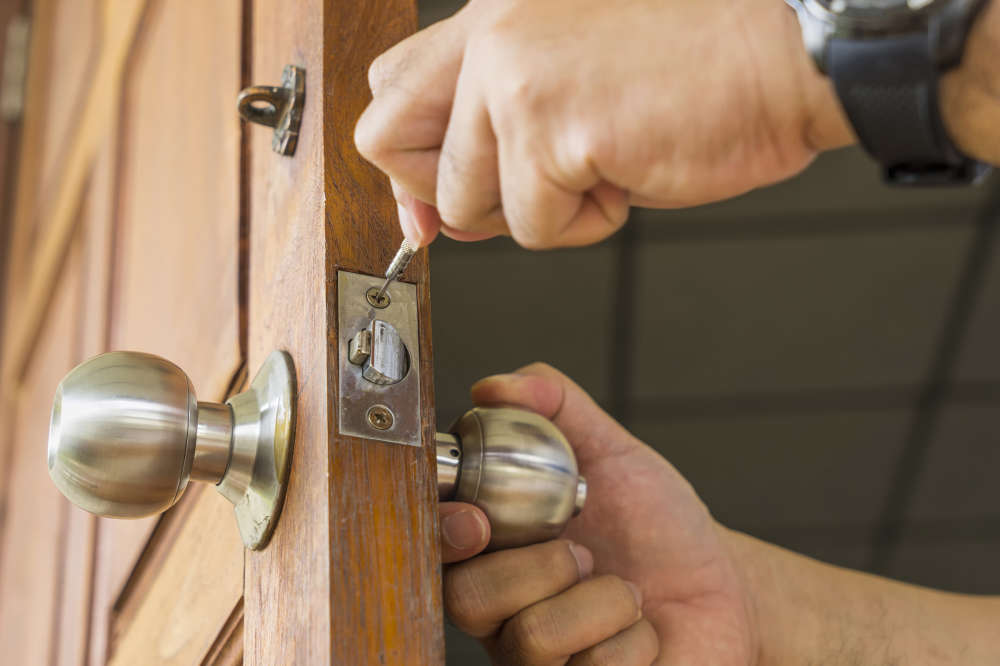 key247locksmith's tweet photo. Are you looking for a #Locksmith service that can provide you the latest high-tech #Security service and #Gadgets? Then you are on right place, call us at any time of the day or night, for quick &amp; efficient #LockRepairs. For more: https://t.co/xO6FgBPmL2 #Locks #London #DoorLocks https://t.co/Hwm3dfQTWH