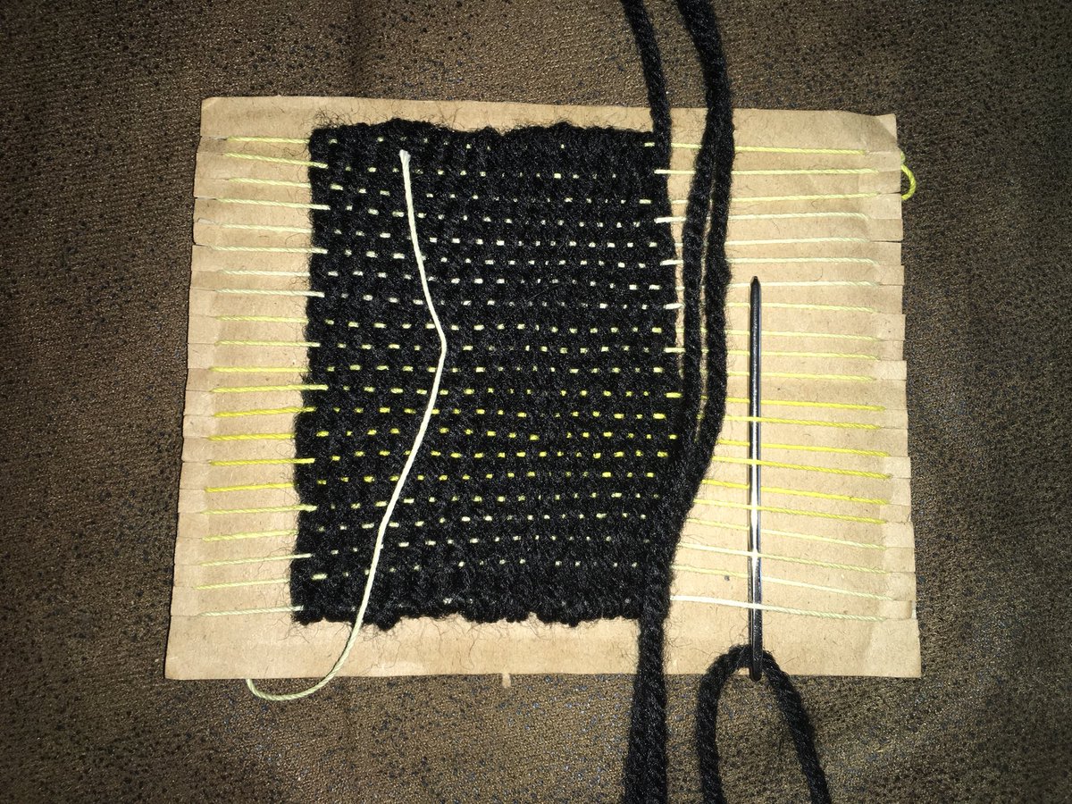 rflxsn's tweet image. Probably the last project I'll do with this piece of cardboard. #diyloom #thateasy #weaving