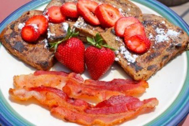 French toast with a twist- a cinnamon raisin twist! 
Get the recipe on our site: bit.ly/organicfrencht… ift.tt/2FJirmn