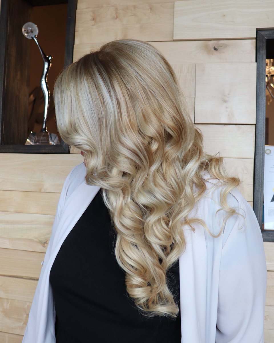 PicasoStudios's tweet photo. Blonde Is Beautiful✨
Soft Curls looking fresh and timeless!

Hair: Stylist Eleni

Call Us To Make Your Next Appointment!📞
(905)-851-9106

#blondehair #hairstyles #softcurls #modern #picasostudios #toronto #woodbridge #gta #vaughan #hairstylist #torontohair https://t.co/LmqlU0eP5U