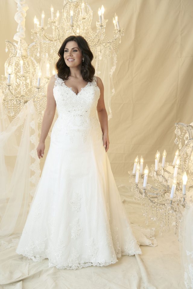 We specialise in bridal gowns for girls with curves, with all of our bridal samples starting at size 14. We can supply these gowns in any size up to 32 and have chosen the most popular designer collections just for you within our beautiful boutique.  ow.ly/ImEn30iQVT2