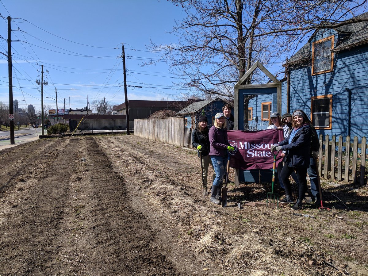 BearsforIndy's tweet photo. Thank you @GrowingPlacesIN! It was great working with everyone today! https://t.co/BCukTRcOyu
