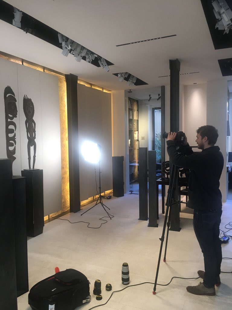 GalerieFlak's tweet photo. Shooting a video at the gallery earlier today for our upcoming #Sepik show opening on April 4th. See you all at @padartdesign & @ParisTribal next month! #OceanicArt #korewori #hooks #yipwon #aripa #PapuaNewGuinea https://t.co/U8Dm0nXyfn