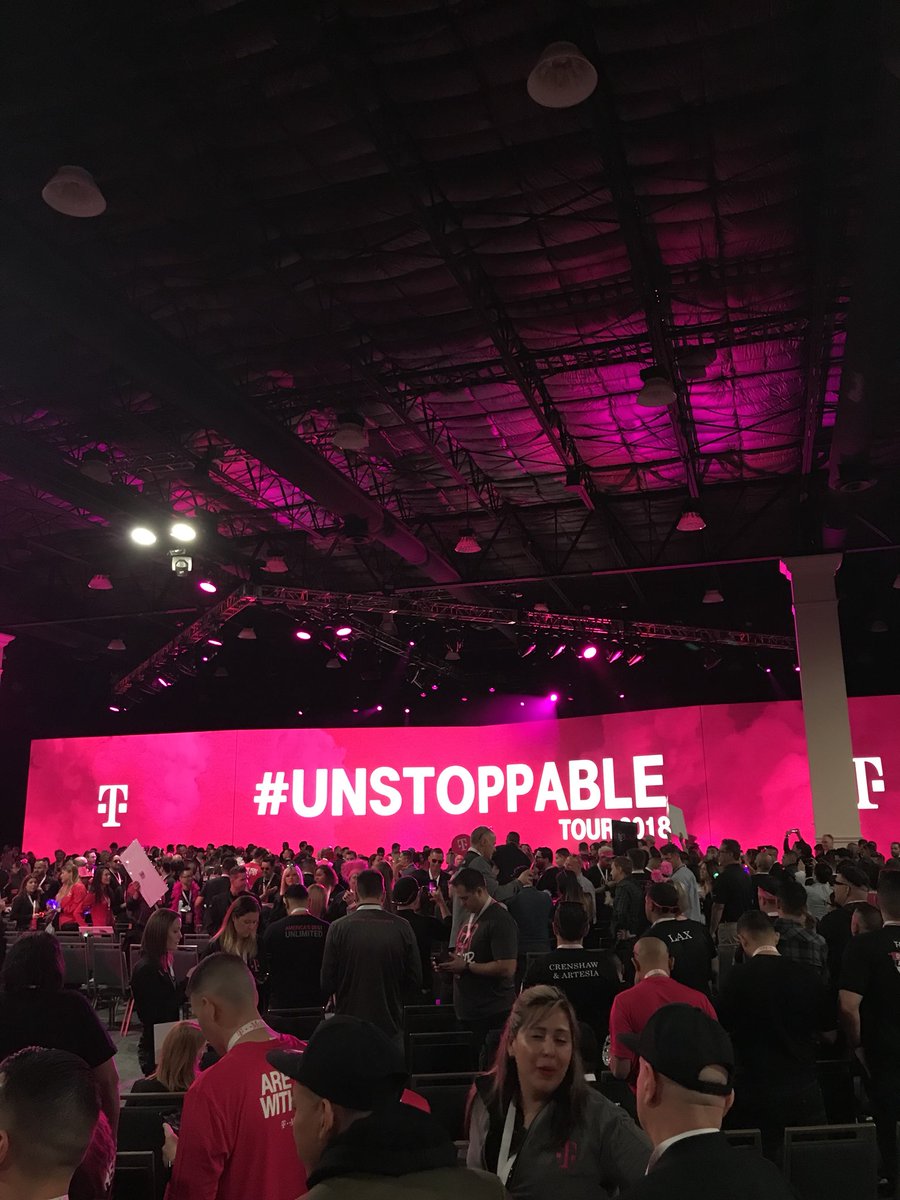 larsen_levi's tweet photo. So good seeing all my @TMobile family at this #epic event! #oneteam https://t.co/UV3VcHfqwb