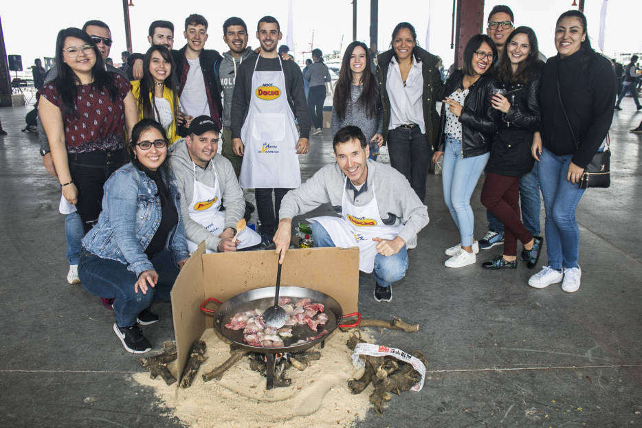MasterEi_UV's tweet photo. Los alumnos del @MasterEi_UV de la @FdEconomiaUV de la @UV_EG han participado en el II concurso paellas organizado por @VITEmprende Estupenda experiencia y oportunidad para integrarse en el ecosistema start-up valenciano https://t.co/cg7esG1pNG
