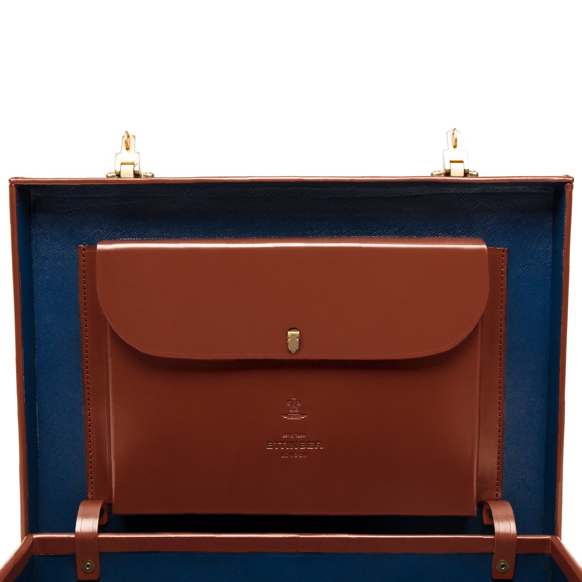 EttingerLondon's tweet photo. Commissioning &amp; owning a #handstitched #attachécase by Ettinger is one of life's great luxuries. Made with #traditional English #bridlehide, these cases will last several generations, turning into exceptional #heirlooms.

Choose yours today https://t.co/XciVG4MBsC https://t.co/pvE7TDsCRy