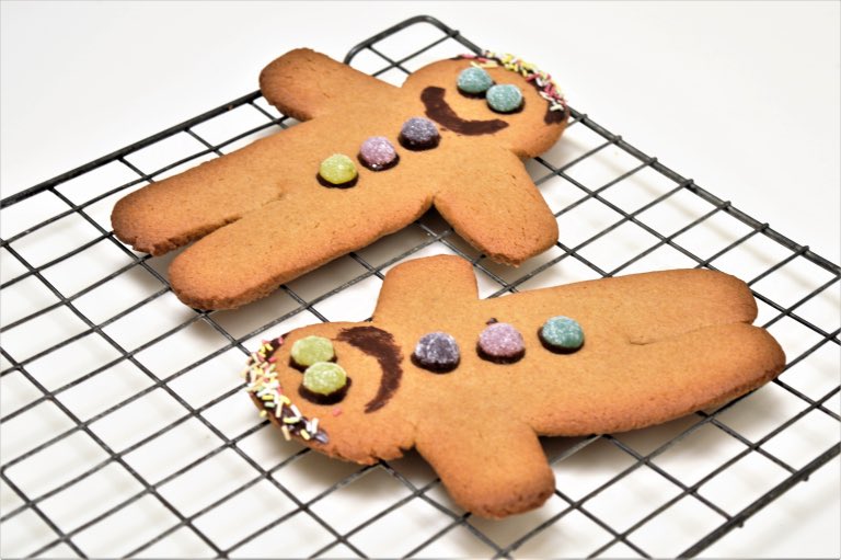 TheRockBun's tweet photo. Bake yourself happy with these fellas. https://t.co/VUVUlGfYBJ #motherhood #bakeoff #cookie https://t.co/OCdLmSTXV9