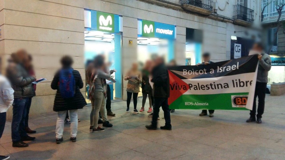 ala_inter's tweet photo. Imágenes de la concentración contra el apartheid israelí, esta tarde en Almería

#IsraeliApartheidWeek2018 
#Andalucía https://t.co/yhMsPyoYZX