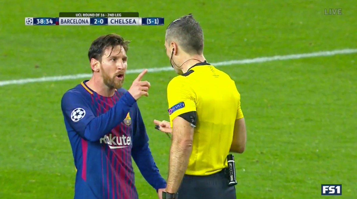 BeWarmers's tweet photo. Giroud booked for saying it was a penalty, Willian booked for saying the wall wasn't back far enough. 
Messi wags his finger in the refs face, nothing... 👀
#BarcaChelsea https://t.co/4dlCNENF6X