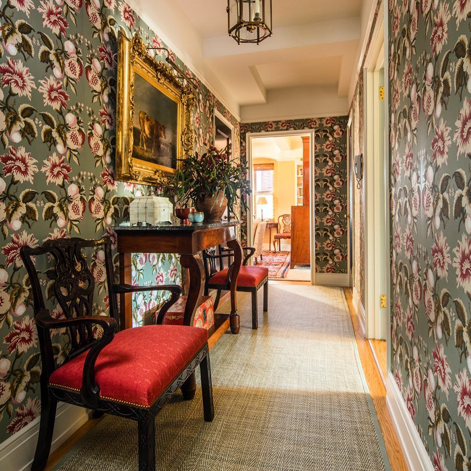 LeeJofa's tweet photo. A lively entry gallery featuring Jessup Paper wallcovering by @oscardelerenta for #LeeJofa. #OscarDeLaRenta #LeeJofaLuxury @robinhenryid https://t.co/KBCIv5qcEz https://t.co/dULpBldGS3