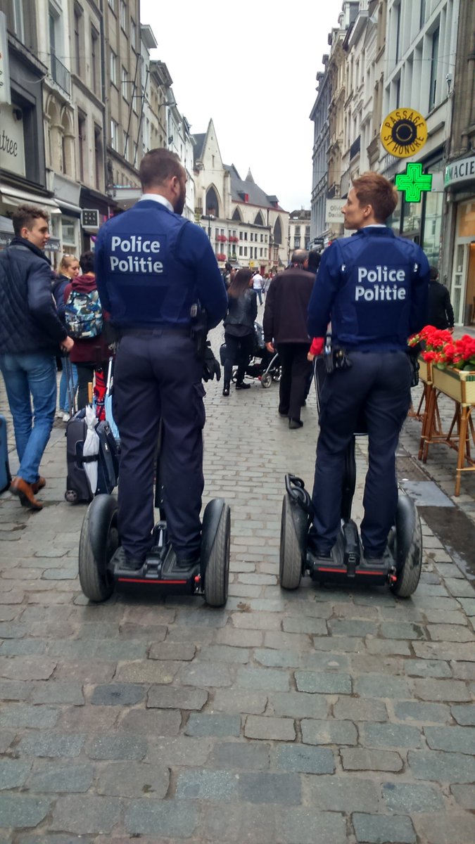 smallish_meme's tweet photo. ¿Te vienes de viaje con Elena a Bruselas? Las claves para conocer una ciudad encantadora con los peques https://t.co/gtX1XBbMhG https://t.co/HQIC6r8Eba