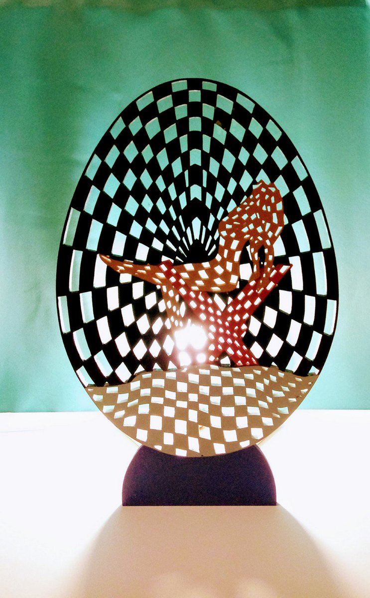 Lampaline59's tweet photo. Lampe en trompe l'oeil forme ovoïde représentant la silhouette d'une femme sur un chevalet.
#lampaline #creation #artisanat https://t.co/p4VHrSfUHF