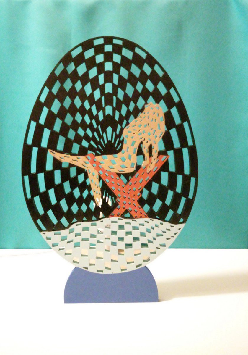 Lampaline59's tweet photo. Lampe en trompe l'oeil forme ovoïde représentant la silhouette d'une femme sur un chevalet.
#lampaline #creation #artisanat https://t.co/p4VHrSfUHF