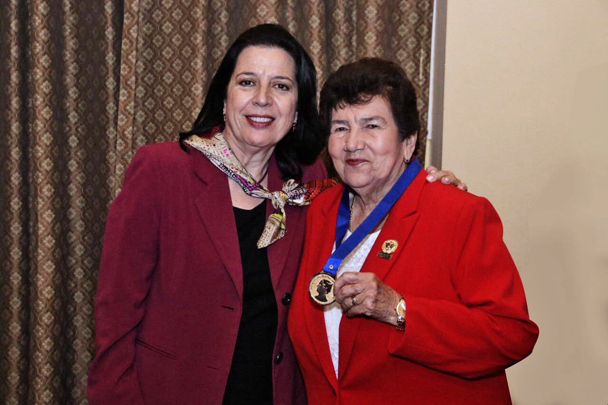 elviaholguera's tweet photo. Felicidades a nuestra presidenta municipal, @Magda_Peraza, por el merecido reconocimiento que le hizo la Asociación de Mujeres Empresarias del Sur de Tamaulipas, al imponerle la medalla Leona Vicario al mérito político. https://t.co/kBjS6mkNuV