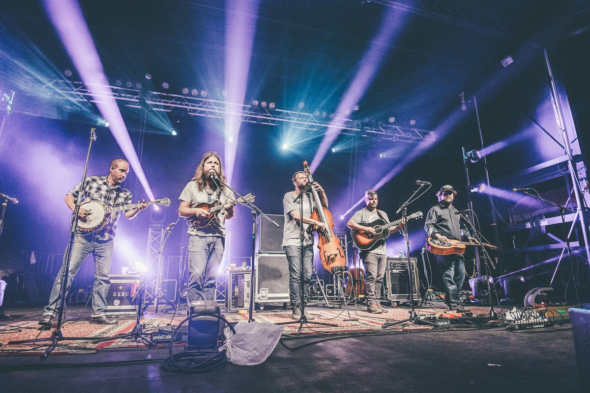 summercampfest's tweet photo. .@campgreensky puttin' on a bluegrass clinic at #SCamp15! Who's ready for them to pick up a storm at #SCamp18?! https://t.co/hqmjxNpcB3