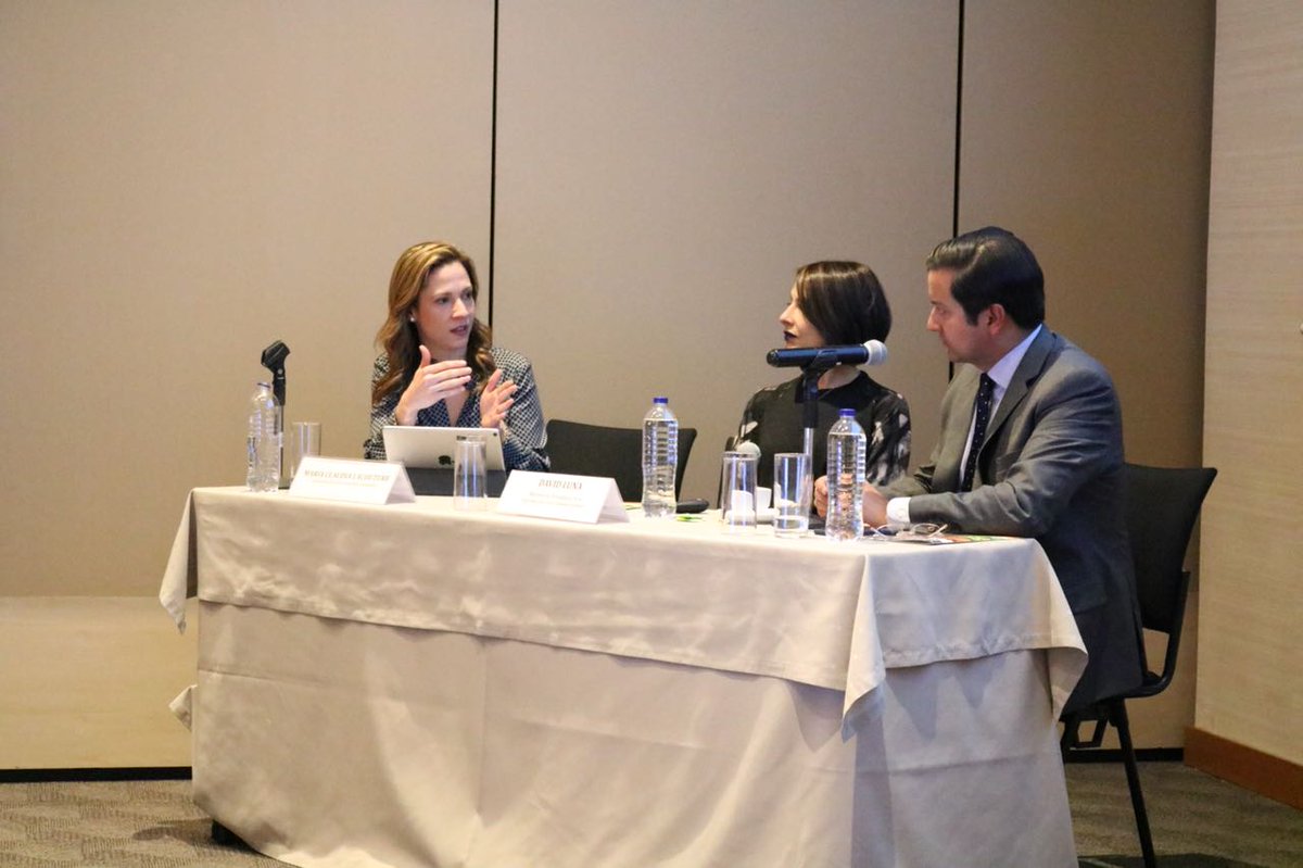 AmChamCol's tweet photo. Agradecemos al ministro TIC, @lunadavid, a la viceministra de #Economía #Digital @jrodriguezk y a los empresarios que participaron de #DialogosAmChamCol hablando sobre el Conpes de Seguridad Digital https://t.co/JnvqnONTfX