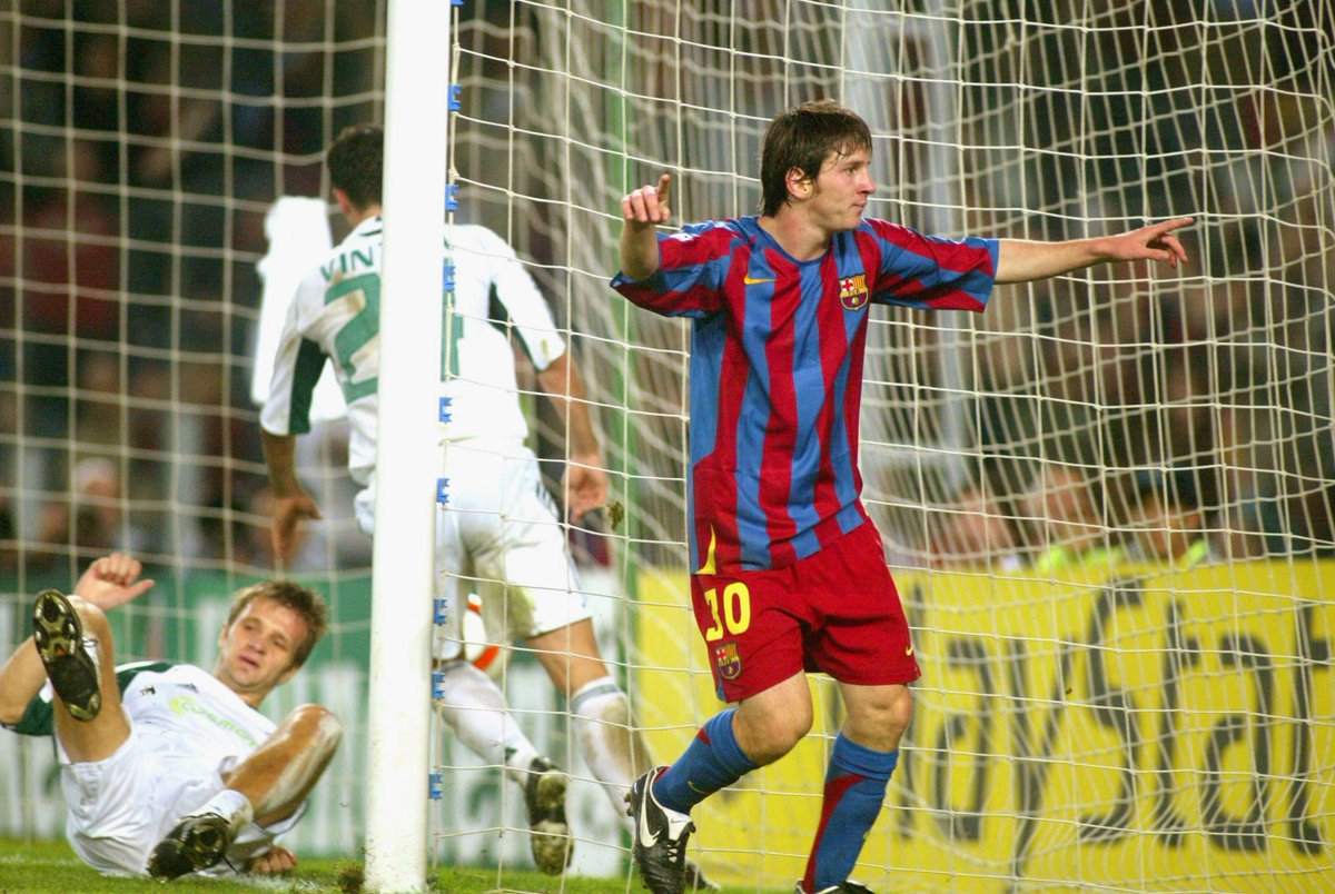 OptaJoe's tweet photo. 100 – Lionel Messi has now scored 100 Champions League goals in just 123 appearances, 14 games fewer than it took Cristiano Ronaldo (137) to reach this milestone. Extraordinary. https://t.co/CfbtoVKb7y