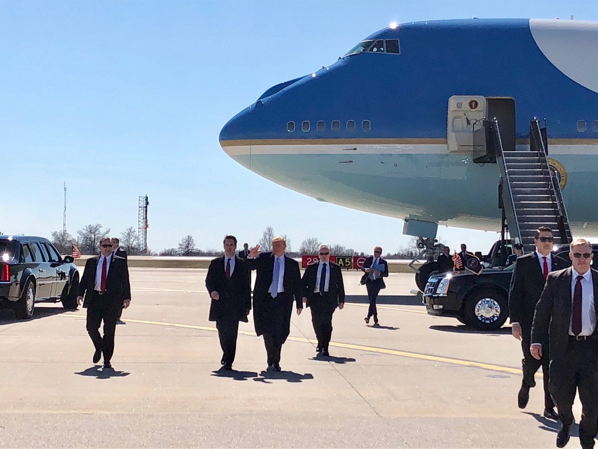 StLCountyRepub's tweet photo. Great to have @realDonaldTrump in St. Louis with @AGJoshHawley greeting him before Boeing meeting and fundraiser for Josh Hawley for his Senate Campaign. https://t.co/adg6lKPonR