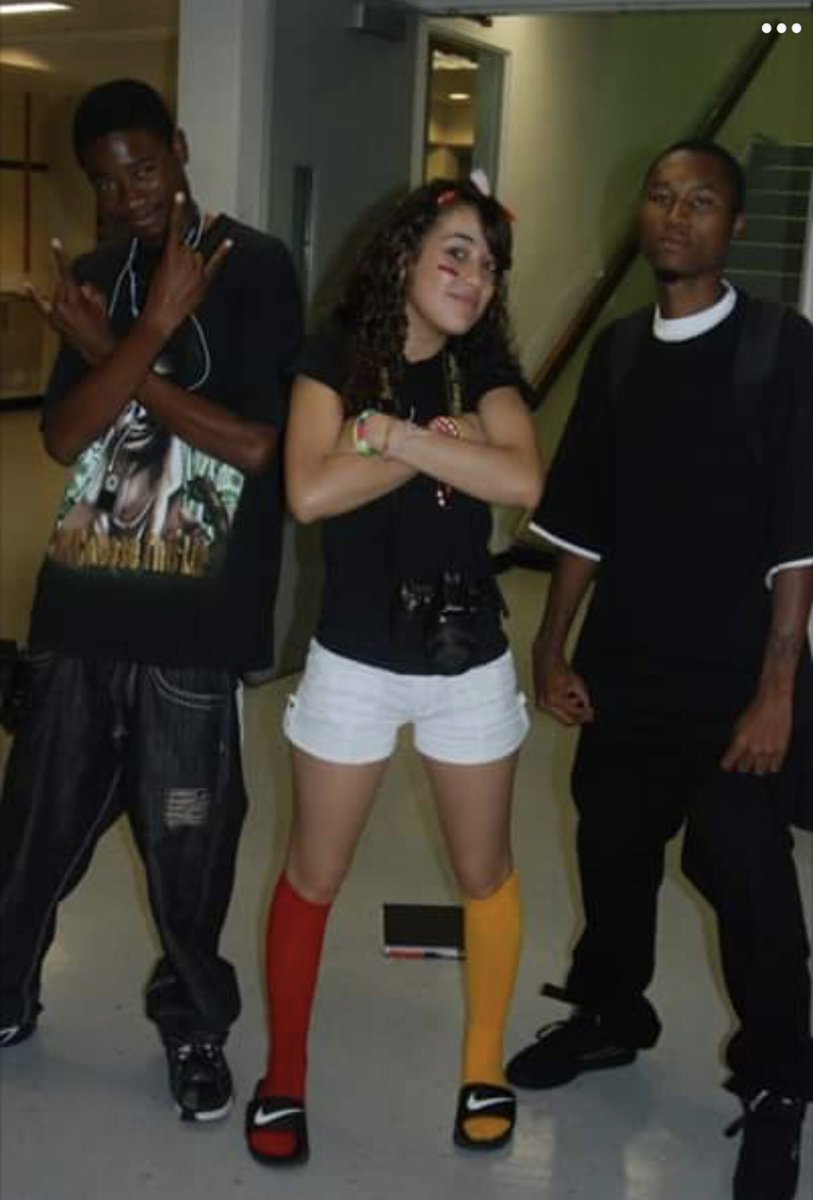 chyahnni's tweet photo. Highschool me. Caption this https://t.co/qy3qpIdESW