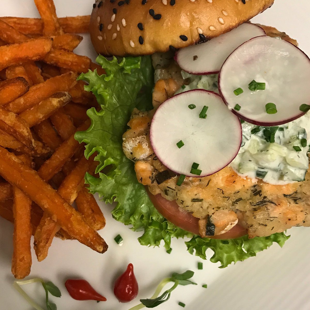 Good food made fresh #madeinhouse #salmonburger #likenoother @BurlingtonGolf