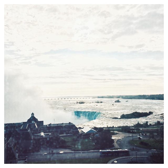 Breathtaking Niagara Falls. ❤️
•
•
•
•
#igers #igersworldwide #igerscanada #niagarafalls #canada #iphoneonly #iphoneography #mobilephotography #nature #travelgram #tbt #throwbackthursday #ig_photooftheday #ig_canada #instadaily ift.tt/2tLMrwl