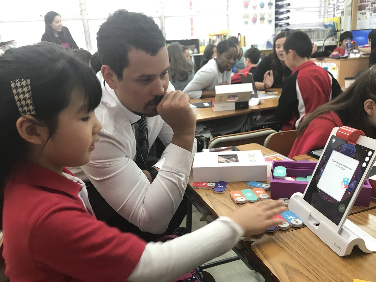 MsGomes123's tweet image. @HendrickseJohn and I learning @PlayOsmo from the best teachers at @DSC_EDU #pddsc18 #codingjam