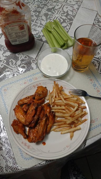 Mmm totally killed it with the fryer tonight along with homemade bluecheese dressing sooooo good https://t