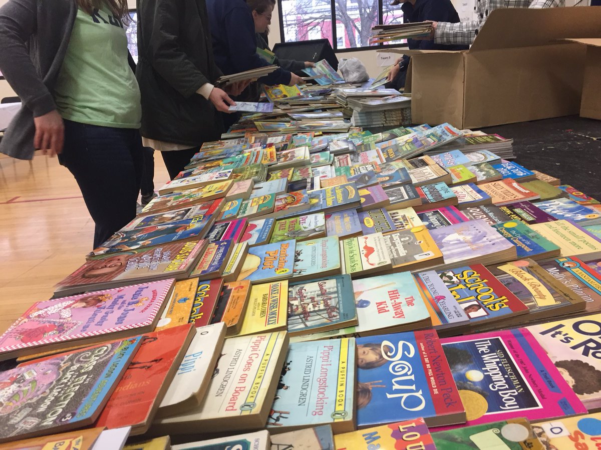 REFeeser's tweet photo. Setting up for Literacy Alive in Lancaster! #ed351 @EDDeptEtown https://t.co/KS5OO6PshR