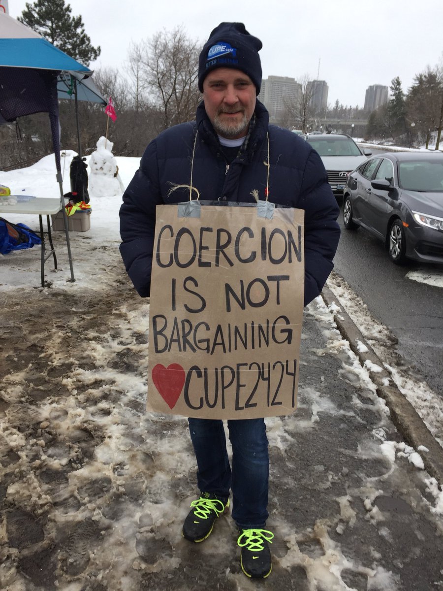 justessb's tweet image. Scenes from the picket line. Coercion is not bargaining. Back to the table, #carletonuniversity ! #carletonstrike