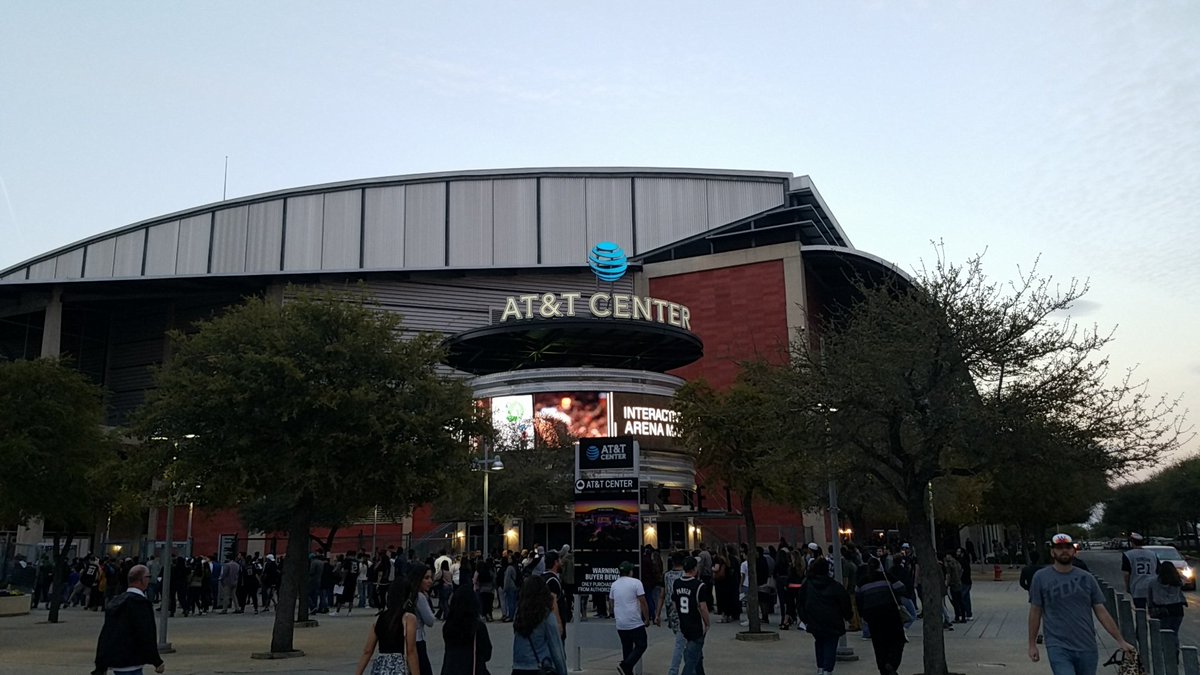 TravelerStadium's tweet photo. Spurs game!! #mystadiumtravels #sports #Basketball #nba #Spurs #GoSpursGo #RiverCity #sanantonio #sanantoniotx #sanantoniospurs #spursnation #blackandsilver #coys #coyote #spurswin #SpursFamily #texassports #stadiumview #Views #stadiumpics #travel #stadiumtraveler #instagame https://t.co/f8lDv4iMlj