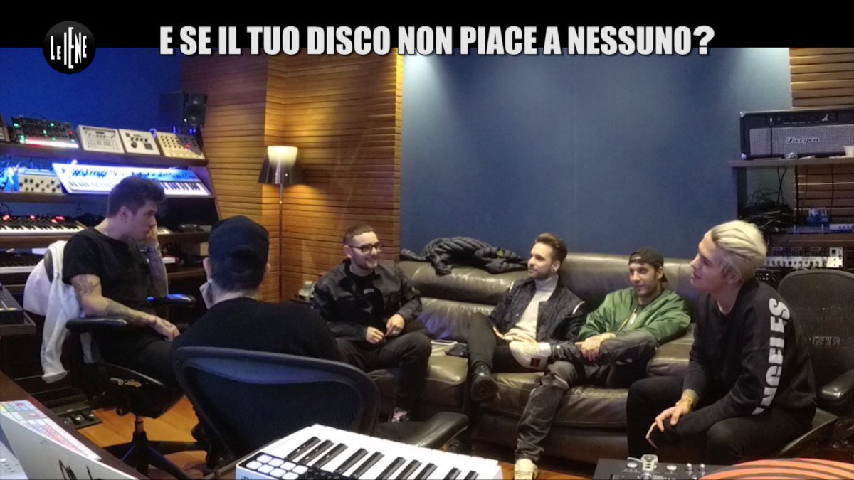 redazioneiene's tweet photo. Dopo un anno, Fede di @BenjieFede si vendica con @Benji_Mascolo. Complici: @alessiobernabei, @RoccoHunt, @freddepalma. Come andrà a finire? Benji non l’ha presa malissimo #BenjieFedeAlleIene #LeIene https://t.co/oOfD41Mzn1