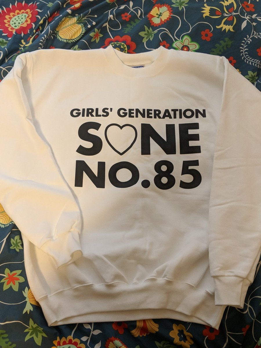 ffanya_0805's tweet photo. Got this amazing crewneck today 😍
I know what I'm wearing tonight when Tiff drops her new stuff 😌
Thanks, @lilyk0805! https://t.co/g98jvAI4uX