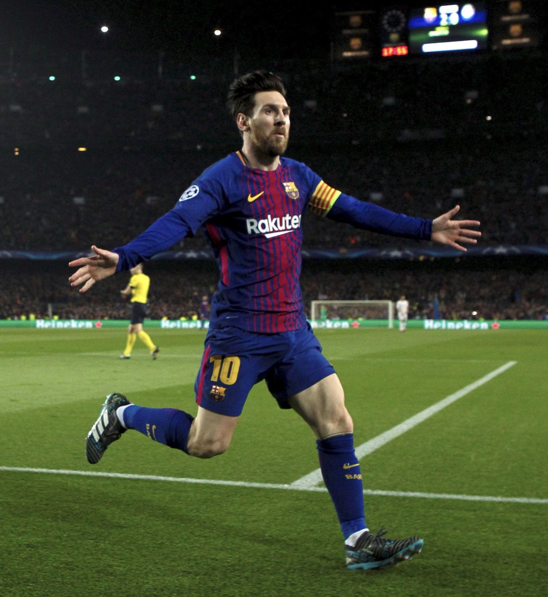 LaLiga's tweet photo. 📁 Historia del fútbol 
    📁 Mejores jugadores
         📁 Leo Messi
              📁 Exhibiciones 
                   ⚠️ Error: falta espacio https://t.co/lI70Naf3uQ
