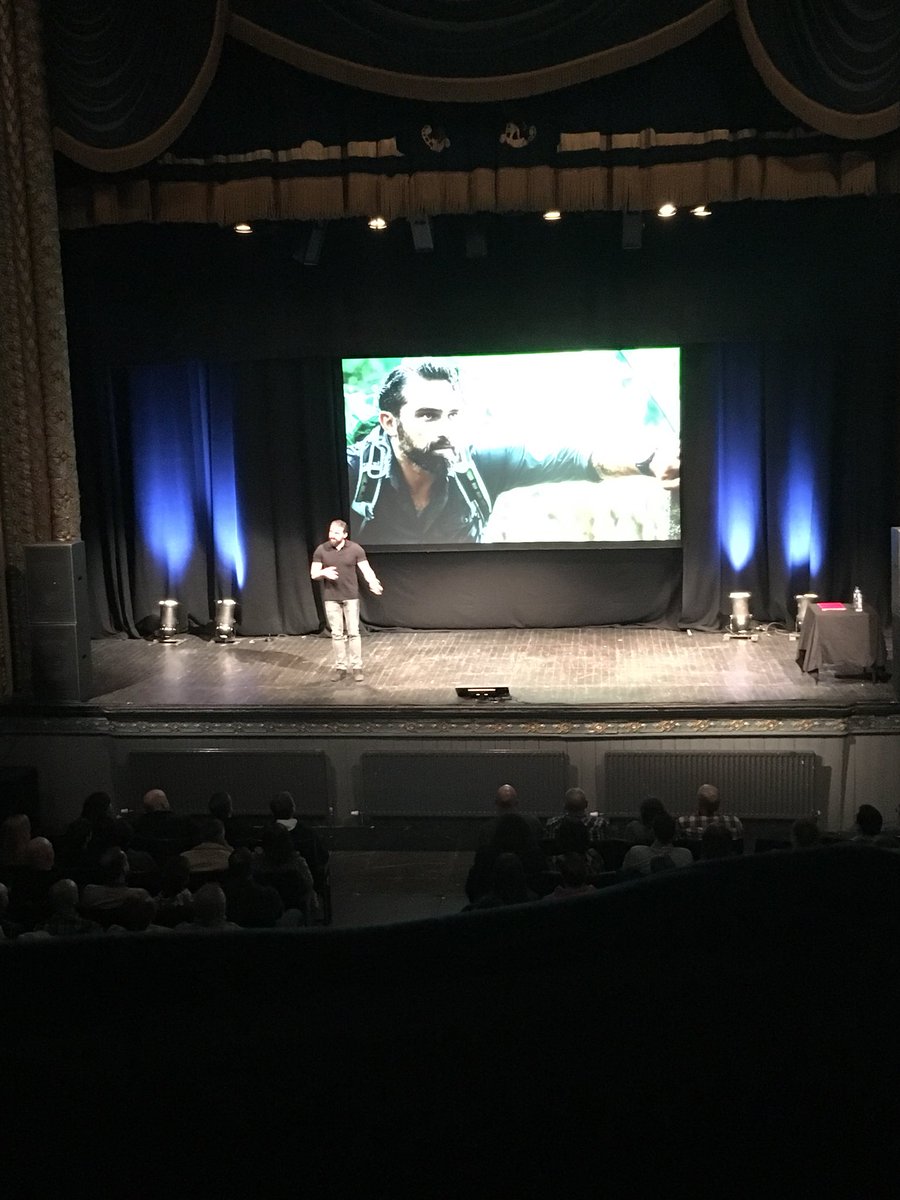 SSwinneyLambert's tweet image. Wasn’t sure what to expect, but a cracking evening with the very inspirational @antmiddleton #positiveforwardthinking #thefearbubble #thinkingsoldier (...oh and also #swoon 😍)