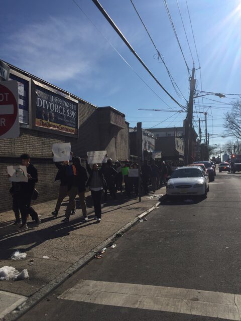 Ms_Casella's tweet photo. In this deeply sad moment I found a moment of pride. Today my students @metscharterjc were part of a movement, one which seeks to end gun violence and make our children feel safer in their schools and communities. #nationalschoolwalkout #WeStandWithParkland https://t.co/mIj8TNDNJR