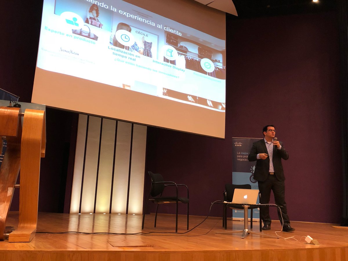 giarvi's tweet image. La importancia de invertir en tecnología para construir una experiencia de usuario @alejrodr1  #EGADE #CLEVEL #UNPARTNER