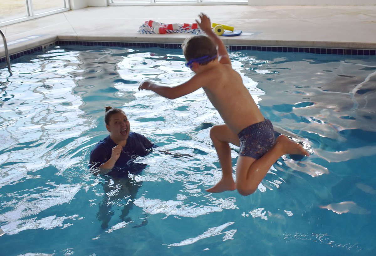 SplashSwimWell's tweet photo. "Here we are working on jumping out, and then swimming back to the wall. The kids enjoy jumping in and making big splashes, specifically trying to splash me!" ~Splash! Supervisor Morgan / School Age Level 2 😁#SwimLessons #SplashMequon https://t.co/uSeKzg2j9Y