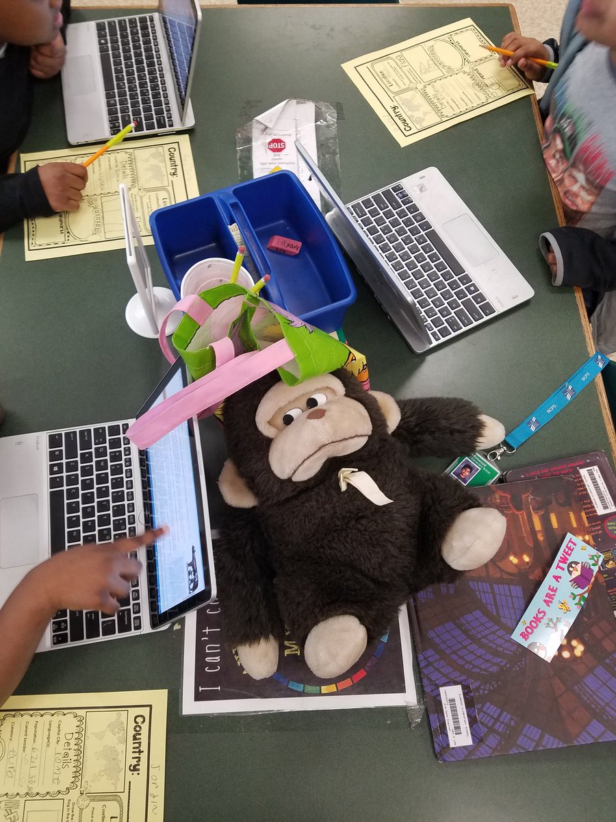 Elmwoodlibrary's tweet photo. Elmwood Library 3rds, using BCPS Database Culture Grams, to learn about other countries money in our Saving &amp; Spending Unit💻🇦🇨🇦🇽🇦🇺🤗🤗👀🦅🦅💲💲💲💵💶💷👀#keepusmovingforward #bcpslis @BaltCoPS @jeffrey_hogan @kcuellar_BCPS https://t.co/xxJAzNXvJB