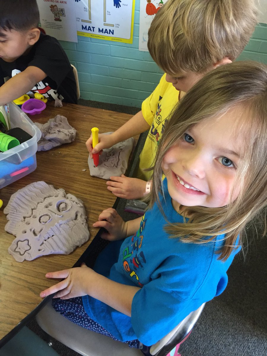 jpettykc's tweet image. Encouraging writing and alphabet knowledge skills in the art area!