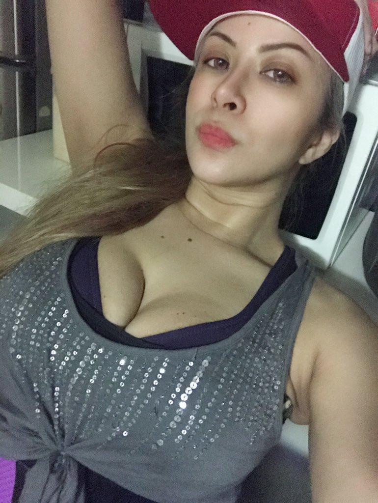 queen_chesca39's tweet photo. Spending my White Day at this bar with my date.. ๐
#WhiteDay #SingleNoProblem #NoSWordNoProblem #GoToGym #WeightLift #FitnessAddict #NoPainNoGain #TrainHarder #WorkOut #FitnessMotivation #Fitspo #GetFit #GoalSetting #YouCanDoIt #FitnessGoals #TrainHard #NoExcuses #Forward.. https://t.co/4LT6H9O1yH