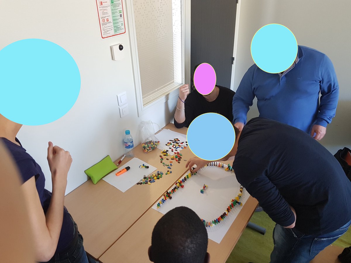 Après plus de 4 ans de marshmallow challenge, j'ai innové avec les étudiants de l'IUT de Lyon, j'ai conçu Plus4Scrum (Inspiré du Domino4Scrum), pour vivre en accéléré un projet Agile Scrum.
