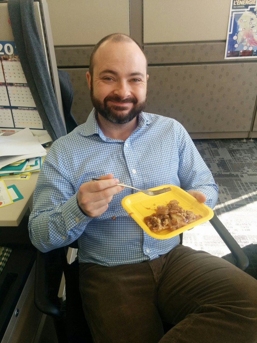 _missroya's tweet image. #PiDay in the donut! #CoLabAB 🤗