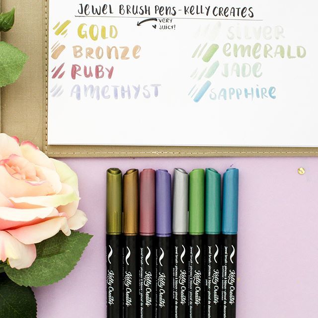 ZiniaRedo's tweet photo. I didn't expect to love these metallic brush pens so much but they are seriously the most gorgeously juicy and opaque paint pens I ever tried on dark surfaces! @americancrafts & @kellycreates totally nailed it! #americancrafts #kellycreates #calligraphy … https://t.co/FrO4IadlsJ https://t.co/VJBBwwcsY3
