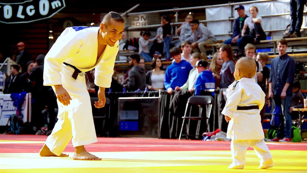 EdmIntJudo's tweet image. Dr Rashad Chin with his son, stole the show at the close of the Edmonton International Judo Championship! His boy will grow up being taught the Judo Moral Code: Courtesy, Courage, Honesty, Honour, Modesty, Respect, Self-Control and Friendship! #eijc22018 #moralcode #cutestbaby