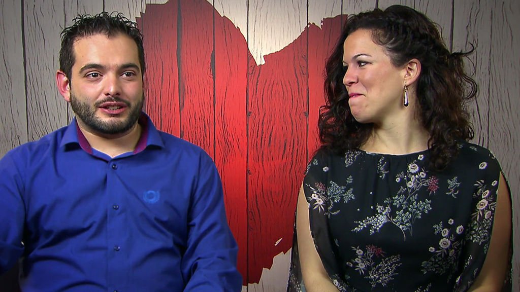 cuatro's tweet photo. Los extraños gustos gastronómicos que unen a Miguel y Rocío: Patatas con helado y churros con whisky #FirstDates585 https://t.co/2lwTCI48kO https://t.co/S0YhzcT9Iu