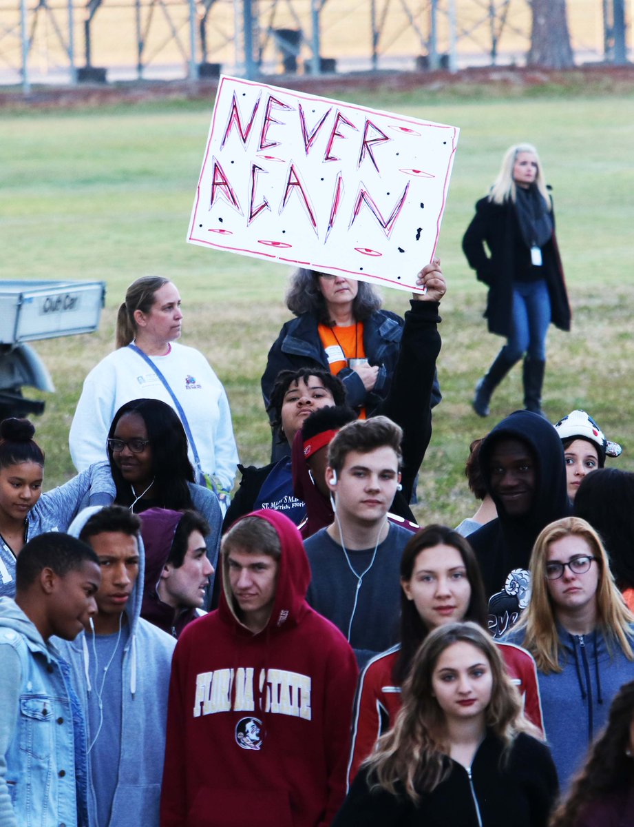 RiverviewYB's tweet photo. Students at Riverview participate in a national walkout! @ItsTonyChase @Riverview_HS https://t.co/NmWa7EtvwM